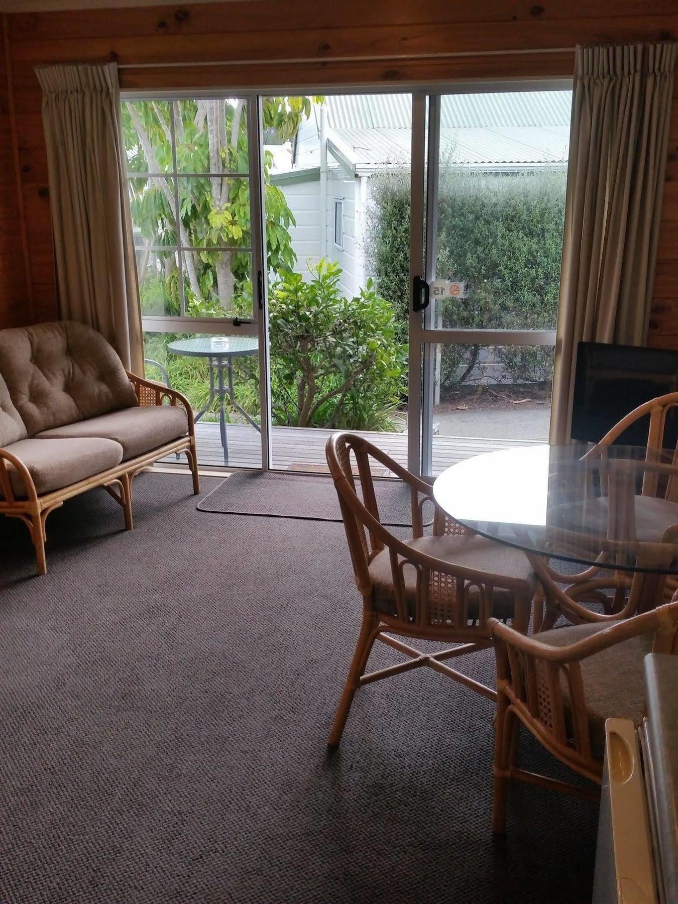 Pauanui Pines Motor Lodge Экстерьер фото