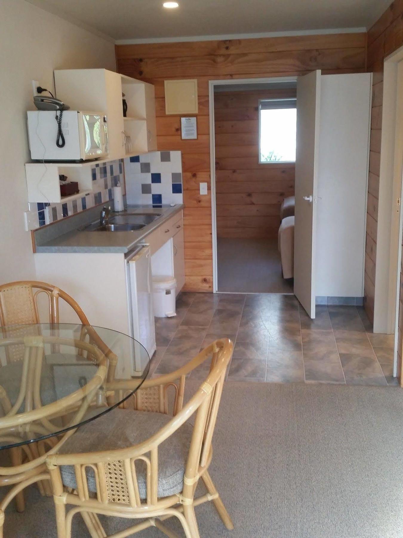 Pauanui Pines Motor Lodge Экстерьер фото